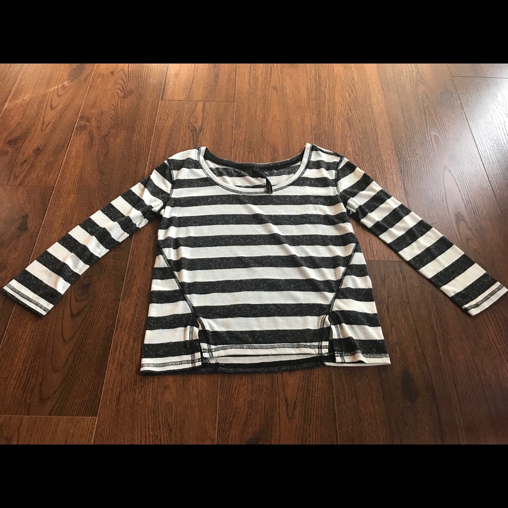 Jessica Simpson brand shirt